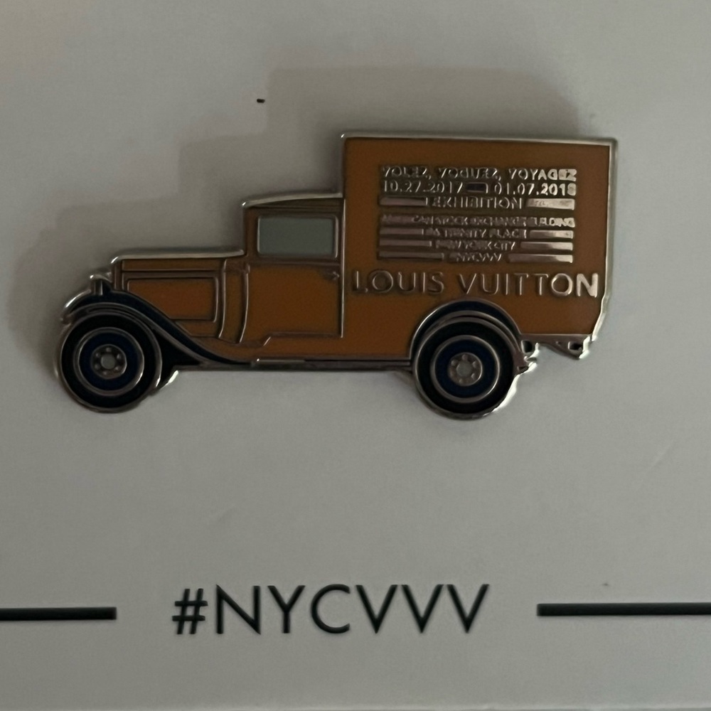Authentic Louis Vuitton RARE Pin LIMITED SHOWCASE IN NYC (YOU HAD TO BE THERE!) - Picture 2 of 9